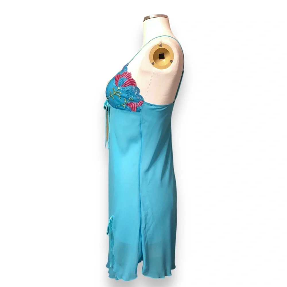BEAUTIFUL WOMAN Floral Embroidered Sheer Negligée